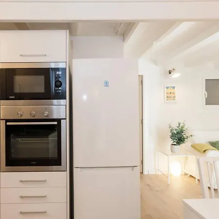 Ramblas - 01 Apartment *